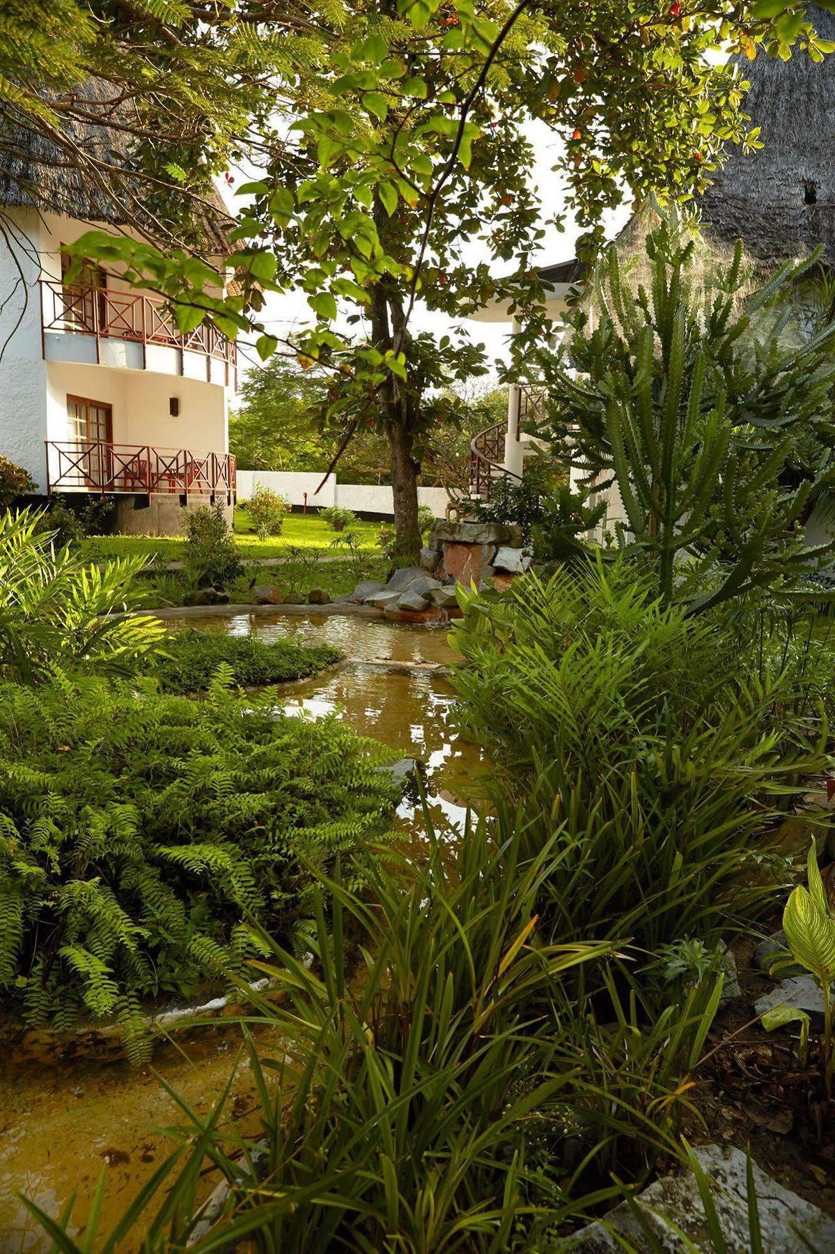 Neptune Village Beach Resort & Spa Galu Exteriör bild