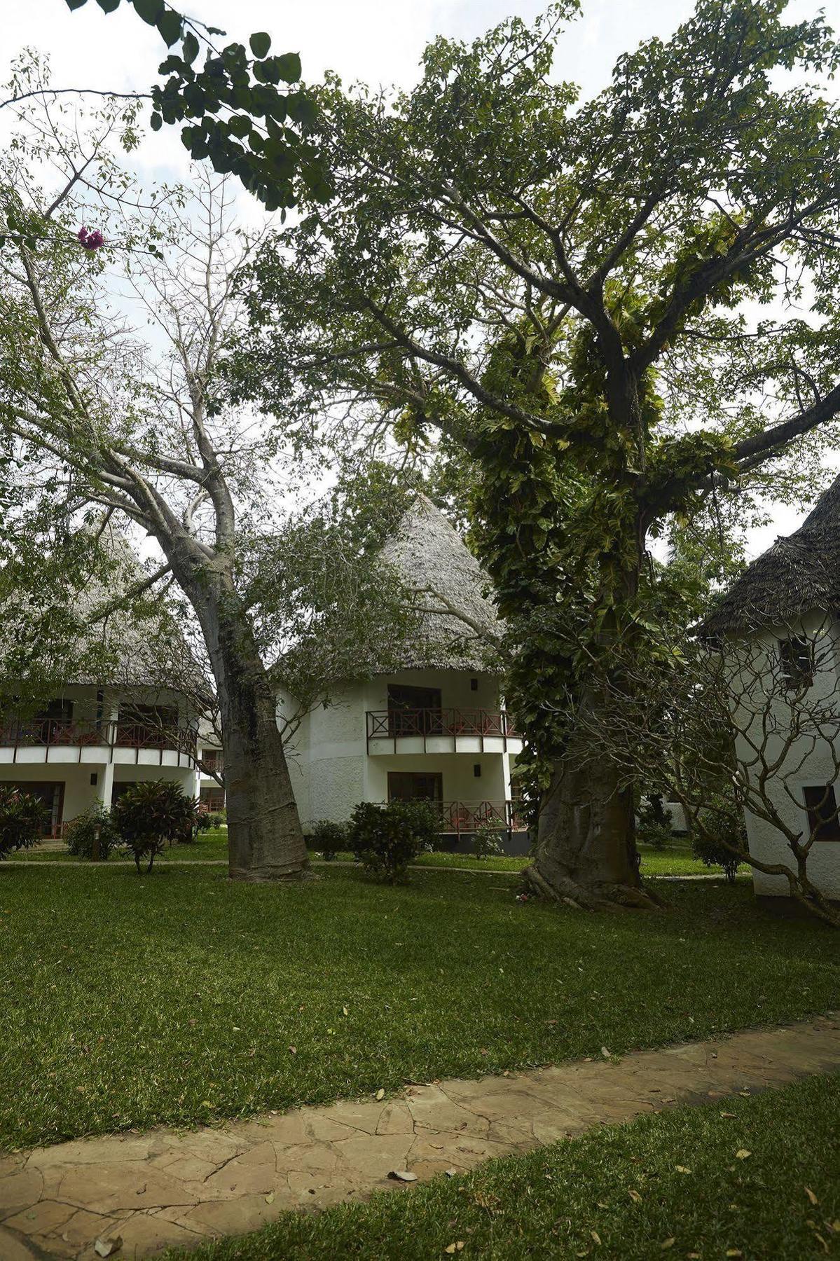Neptune Village Beach Resort & Spa Galu Exteriör bild